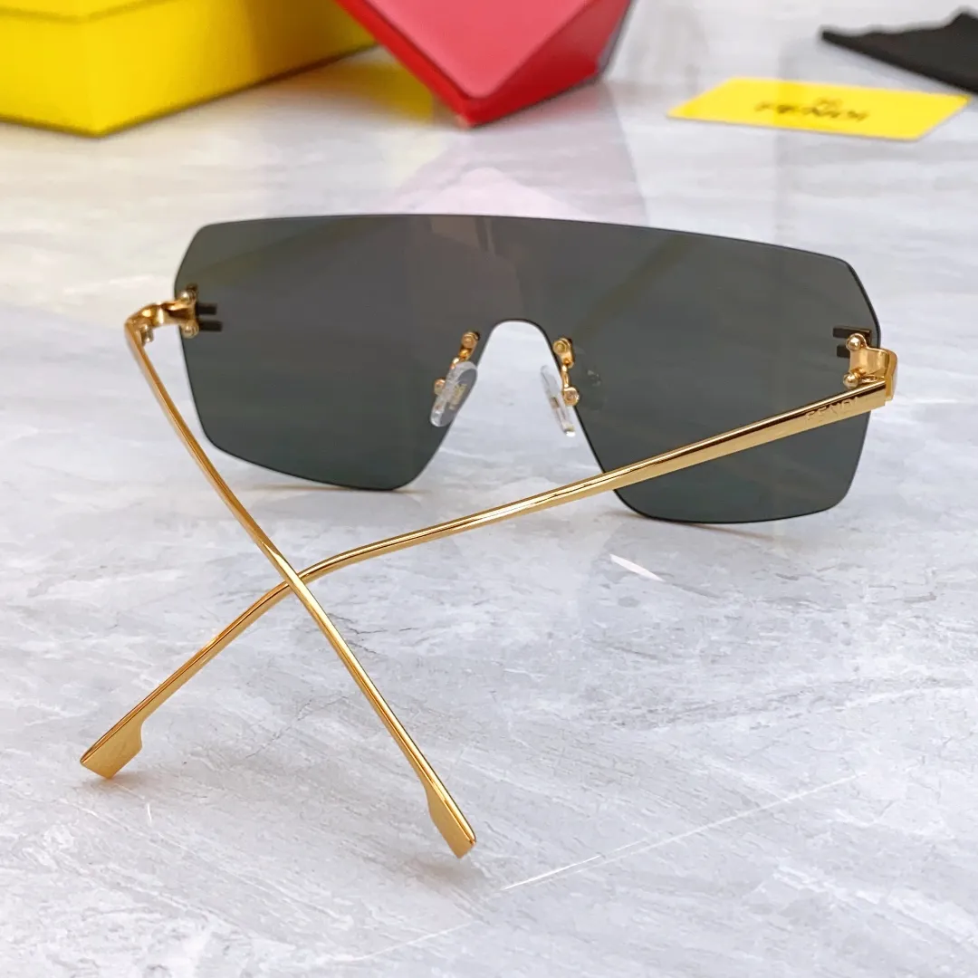 FENDI ゴールドカラーサングラスモデルFE4121US - 画像 (10)