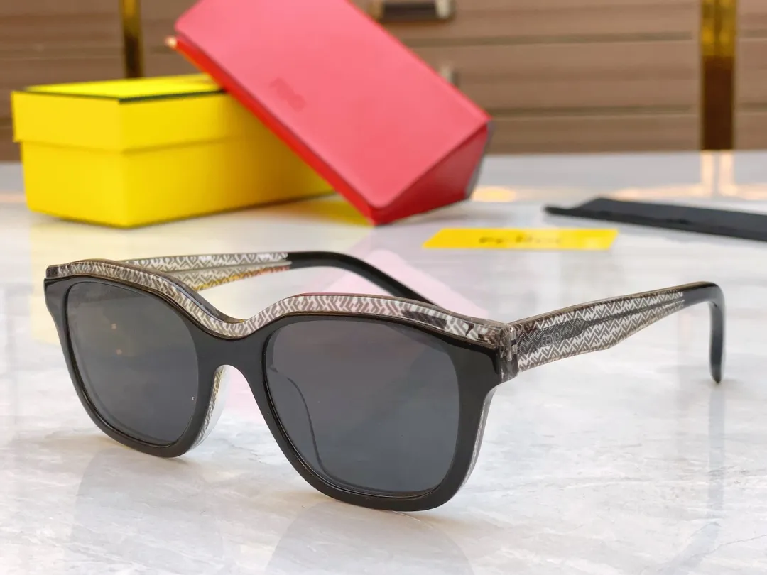 FENDI 新款黒色サングラスモデルFE40077U - 画像 (3)