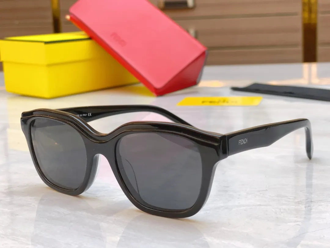 FENDI 新款黒色サングラスモデルFE40077U - 画像 (4)