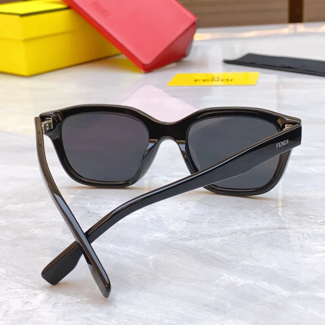 FENDI 新款黒色サングラスモデルFE40077U - 画像 (9)