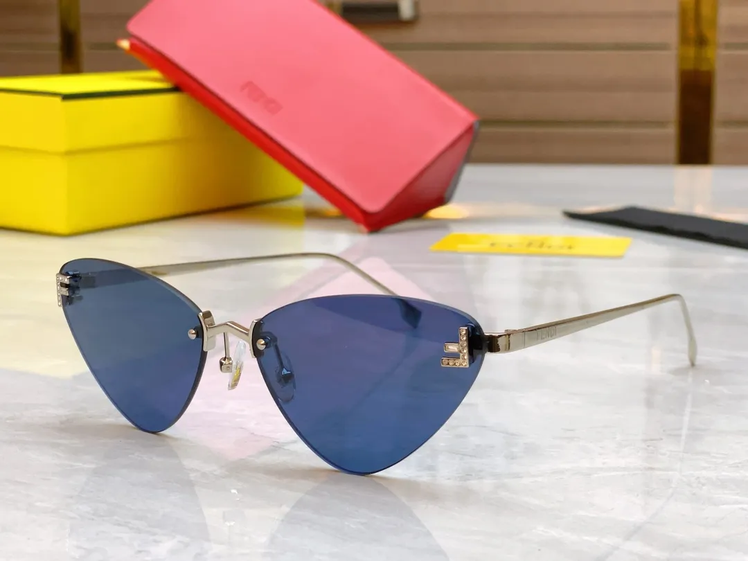 FENDI ゴールドリムグレーサングラスモデルFE4086 - 画像 (5)