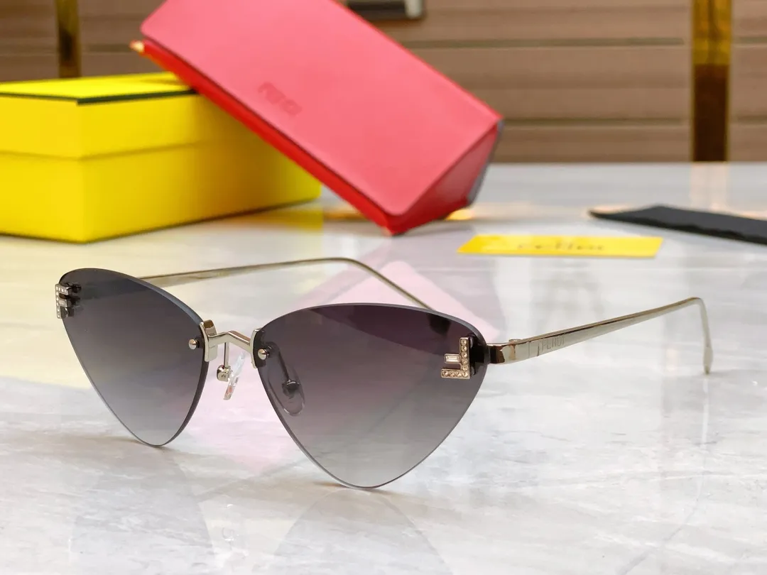 FENDI ゴールドリムグレーサングラスモデルFE4086 - 画像 (6)