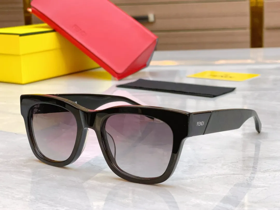 Fendi 新款サングラス ブラック FE40132I - 画像 (6)