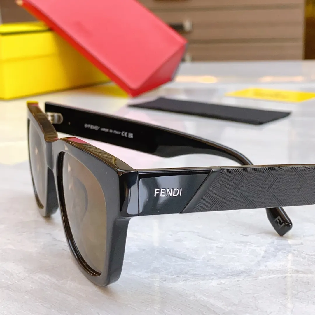 Fendi 新款サングラス ブラック FE40132I - 画像 (9)