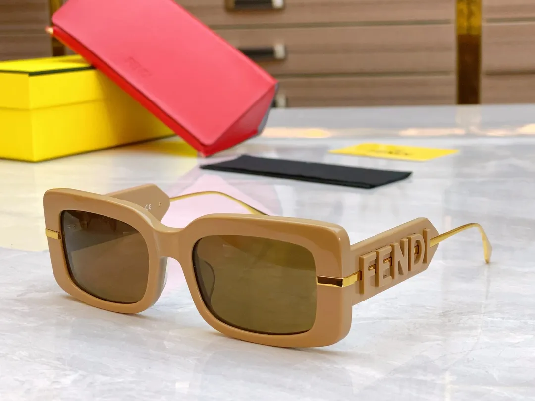 Fendi 新款サングラス ブラック FE40133I - 画像 (4)