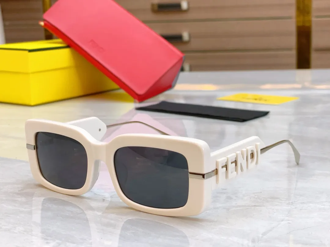 Fendi 新款サングラス ブラック FE40133I - 画像 (8)