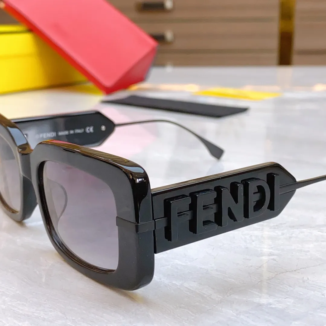 Fendi 新款サングラス ブラック FE40133I - 画像 (9)