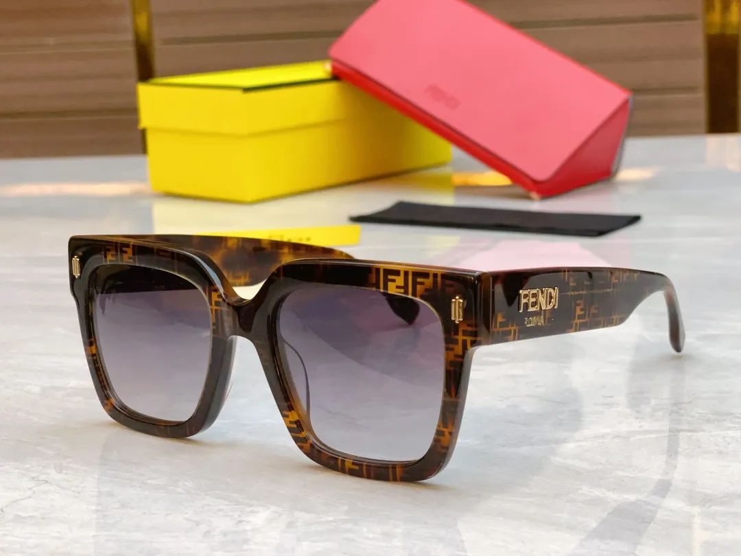 FENDI ブラック 新款サングラス FF40101I - 画像 (3)