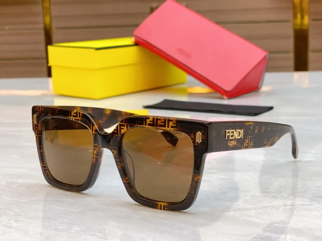 FENDI ブラック 新款サングラス FF40101I - 画像 (5)