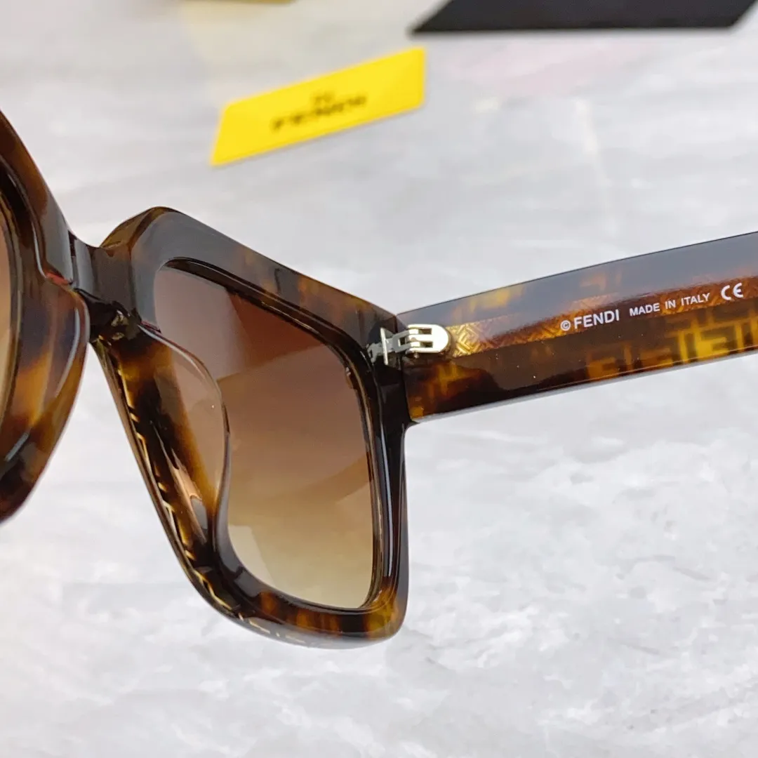 FENDI ブラック 新款サングラス FF40101I - 画像 (8)