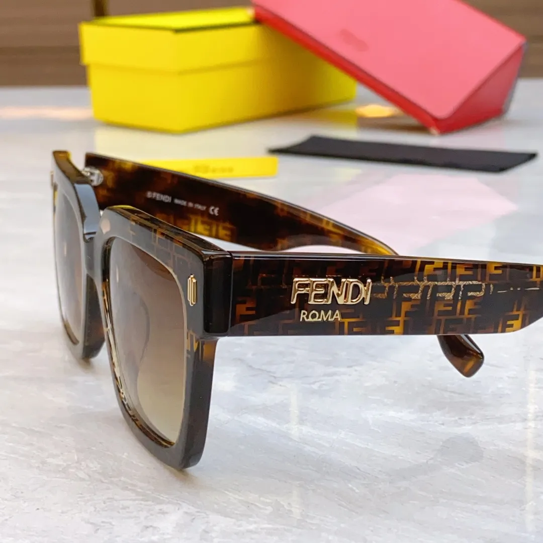 FENDI ブラック 新款サングラス FF40101I - 画像 (9)