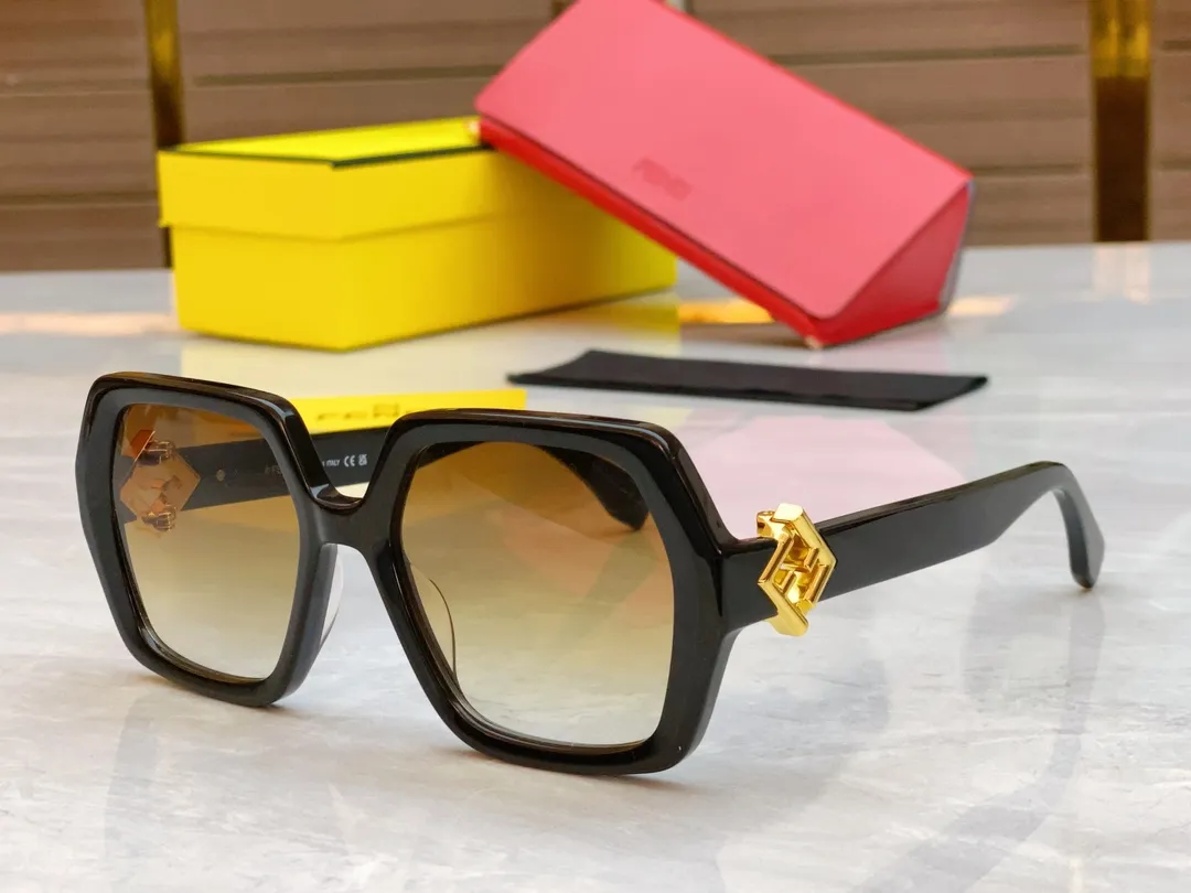 FENDI 新款サングラス ブラック FF40139 - 画像 (5)