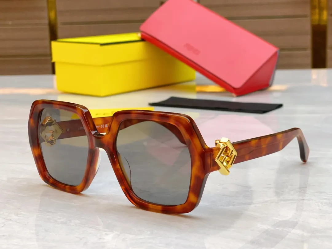 FENDI 新款サングラス ブラック FF40139 - 画像 (7)