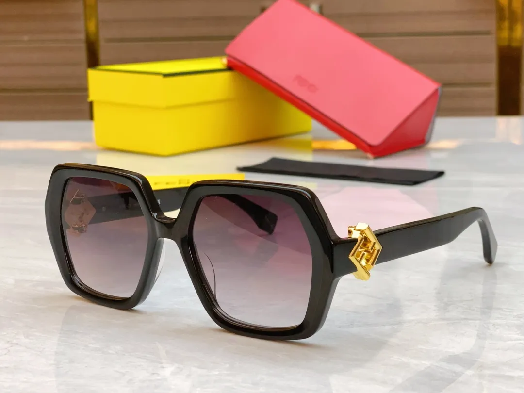 FENDI 新款サングラス ブラック FF40139 - 画像 (3)