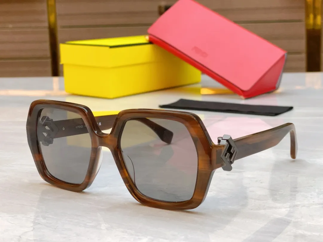 FENDI 新款サングラス ブラック FF40139 - 画像 (4)