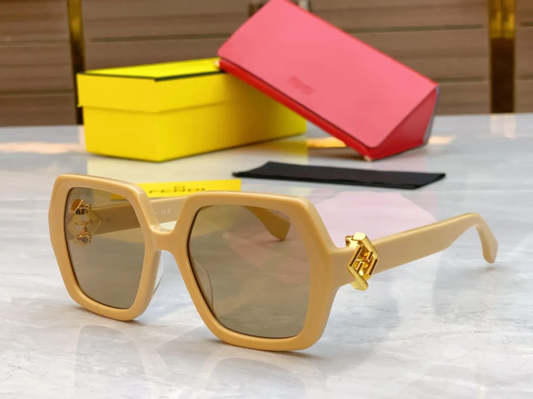 FENDI 新款サングラス ブラック FF40139 - 画像 (6)