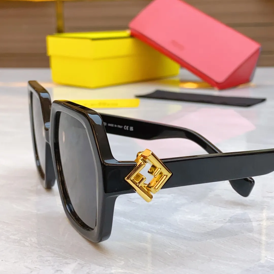 FENDI 新款サングラス ブラック FF40139 - 画像 (9)