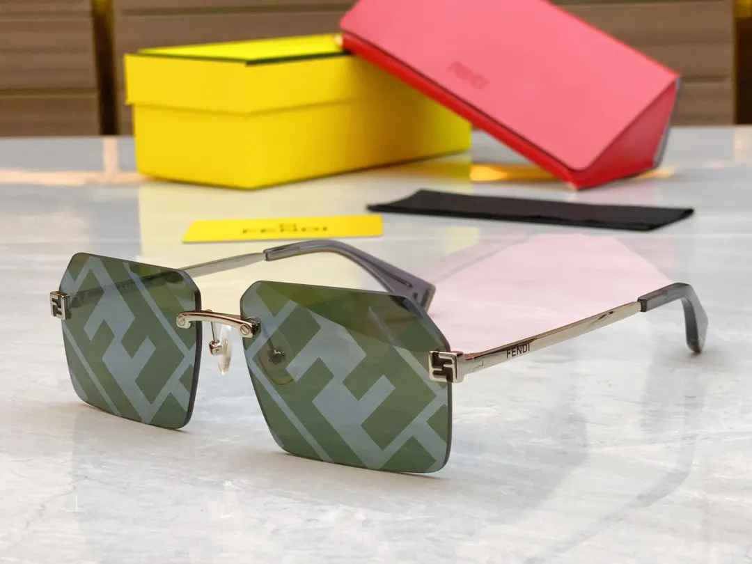 FENDI ゴールドフレーム ブラックレンズ サングラス - 画像 (3)