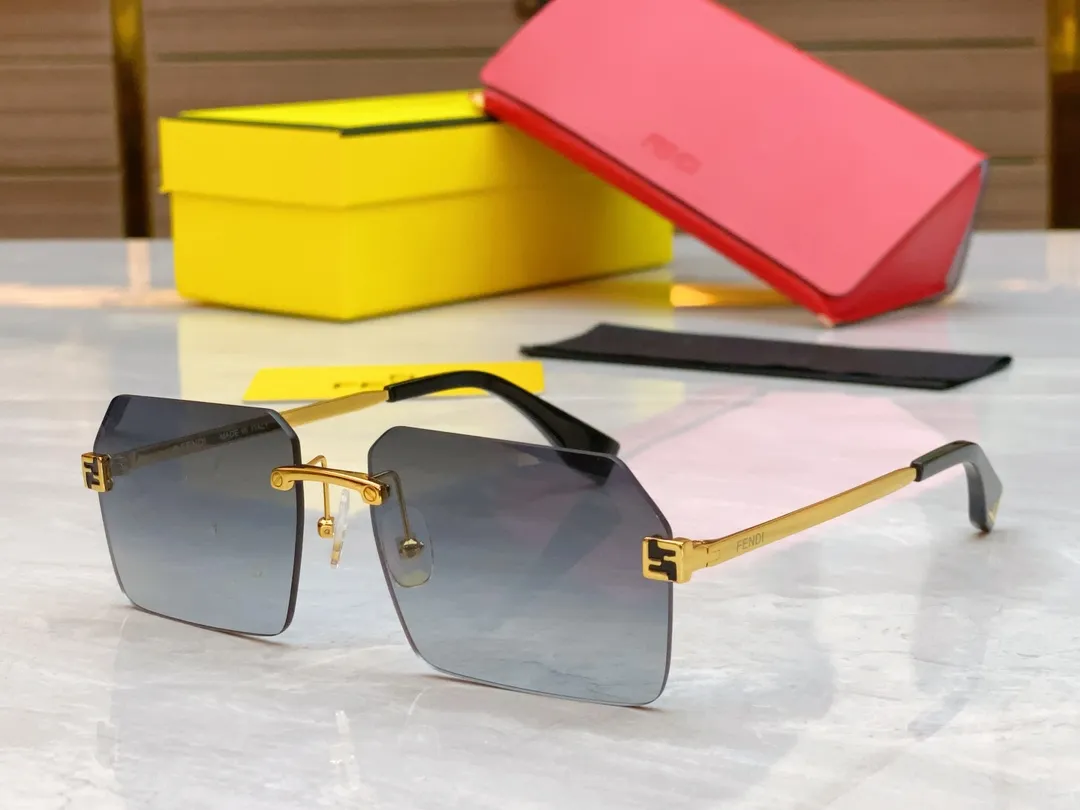 FENDI ゴールドフレーム ブラックレンズ サングラス - 画像 (4)