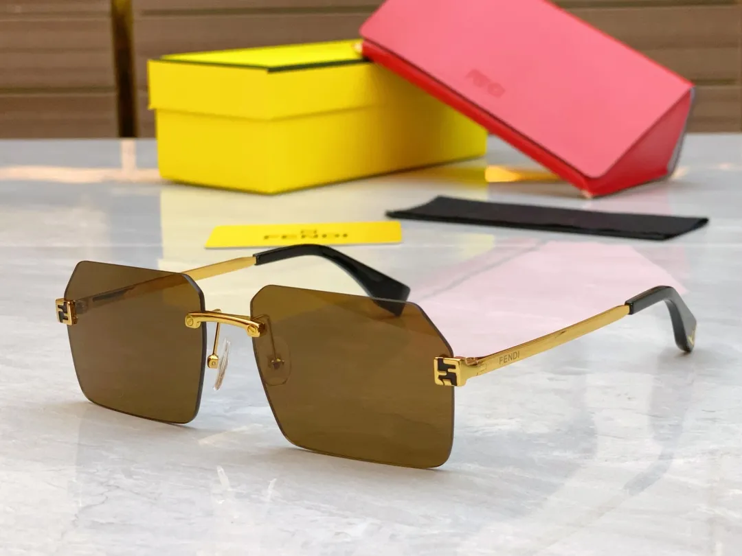 FENDI ゴールドフレーム ブラックレンズ サングラス - 画像 (5)