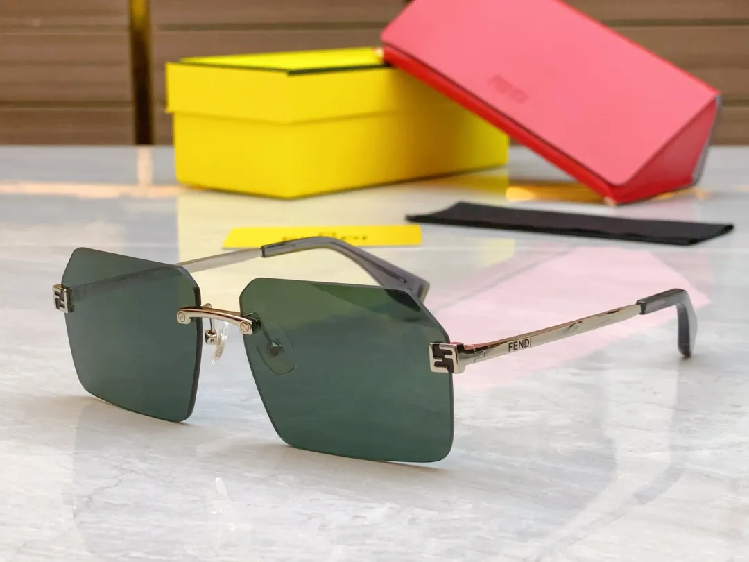 FENDI ゴールドフレーム ブラックレンズ サングラス - 画像 (9)