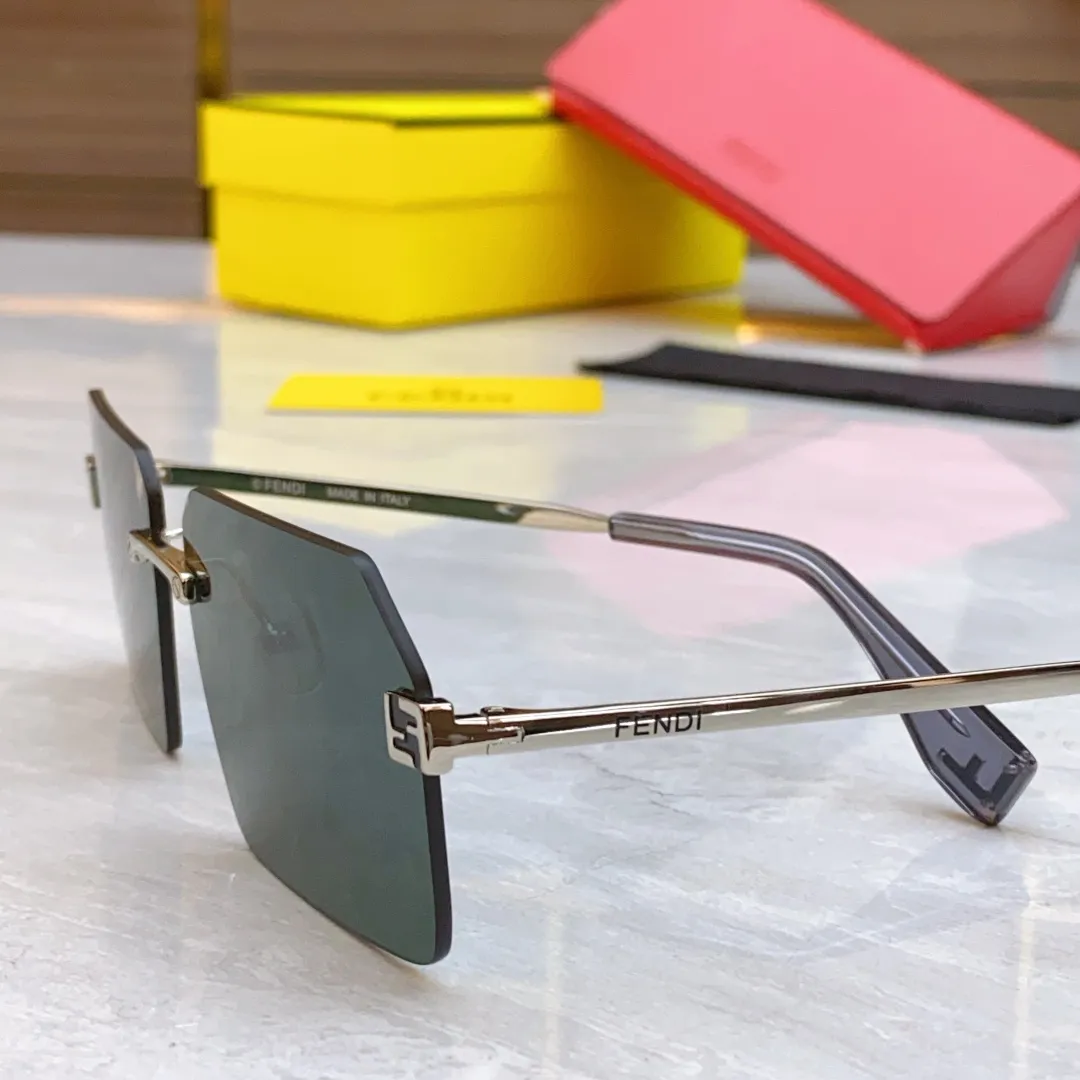 FENDI ゴールドフレーム ブラックレンズ サングラス - 画像 (10)