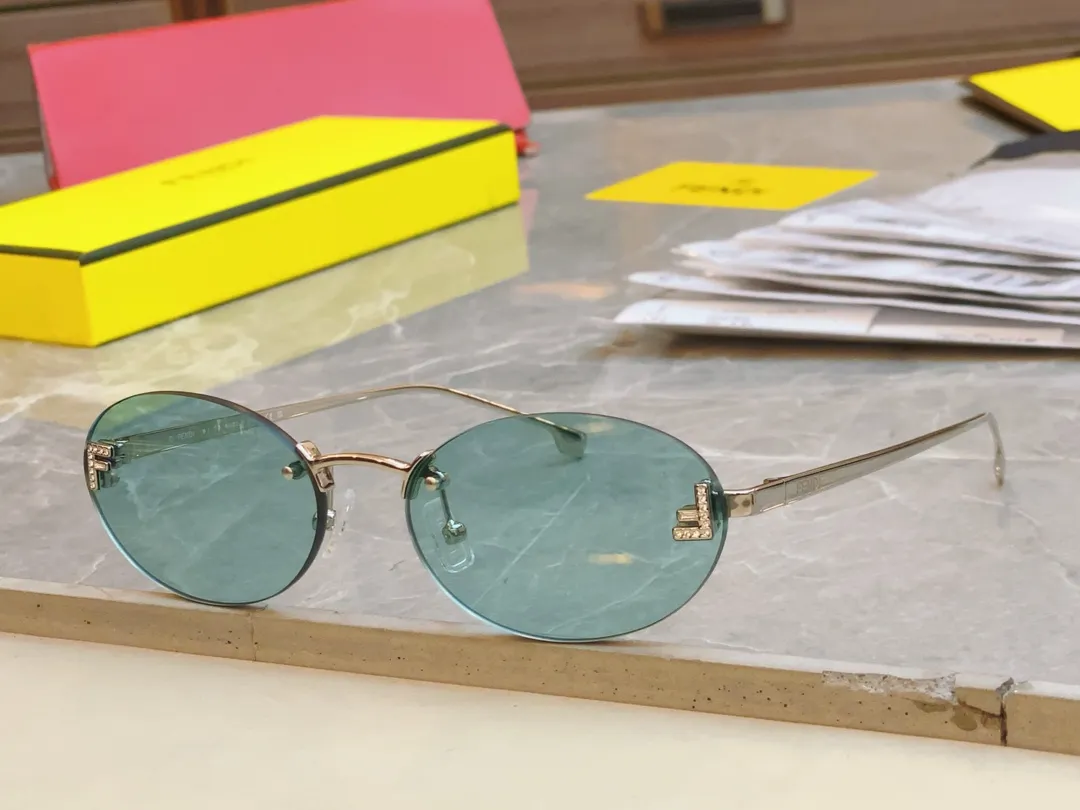 FENDI ゴールドラウンドサングラスFE4075US - 画像 (3)