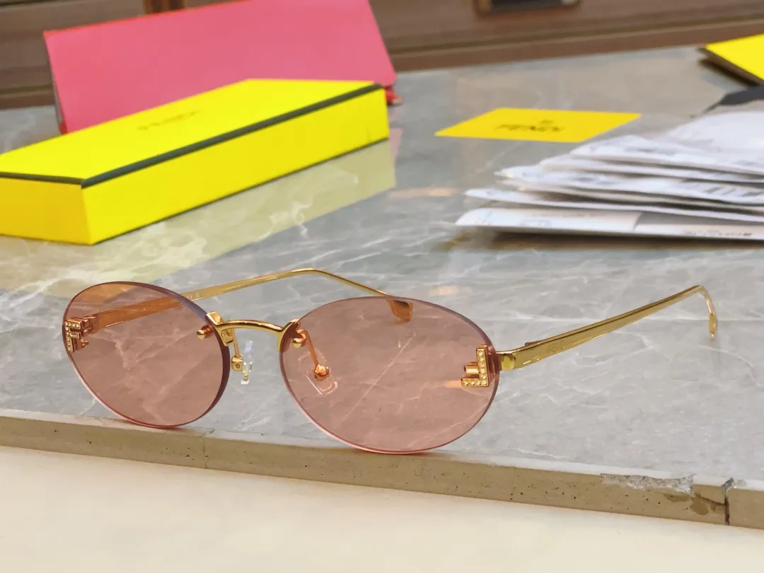 FENDI ゴールドラウンドサングラスFE4075US - 画像 (5)