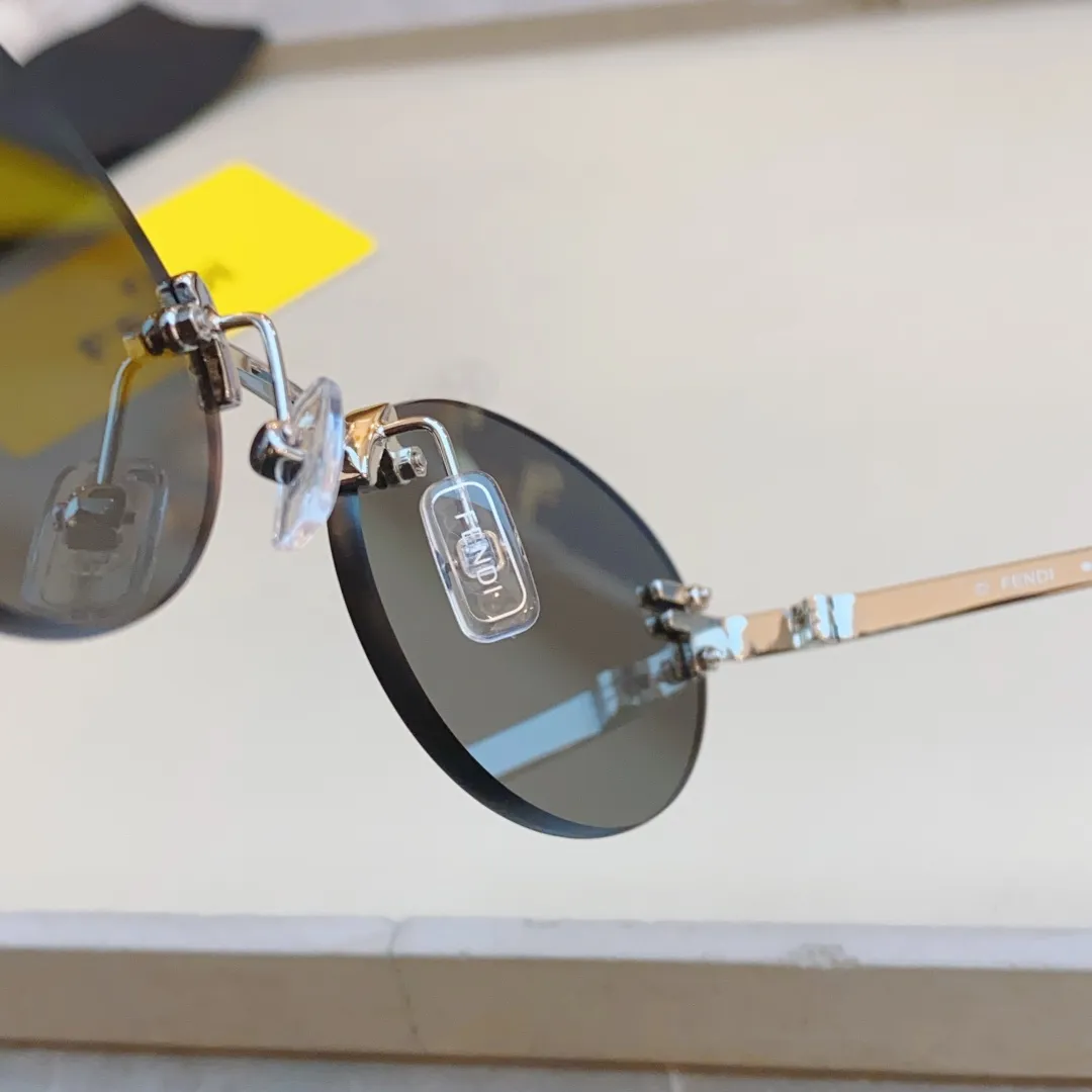 FENDI ゴールドラウンドサングラスFE4075US - 画像 (8)