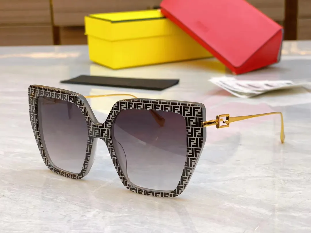 FENDI 新しいサングラス 黒色 スタイルFE40012U - 画像 (3)