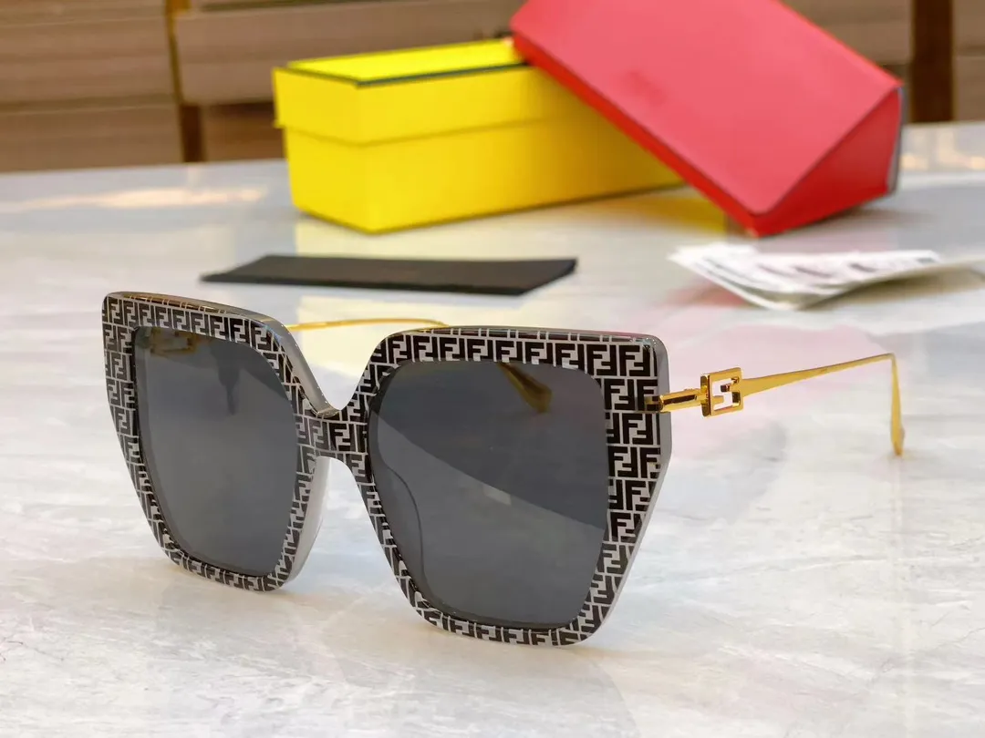 FENDI 新しいサングラス 黒色 スタイルFE40012U - 画像 (7)