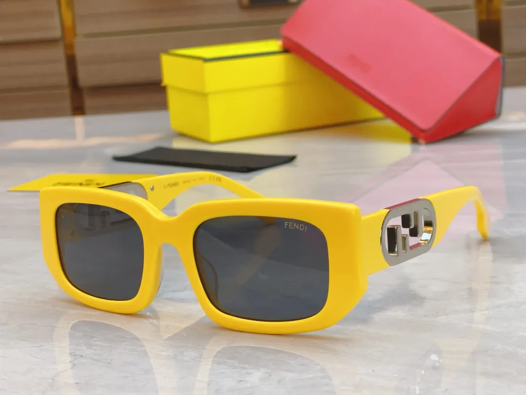 FENDI ブラックゴールド サングラス FE8362 - 画像 (4)