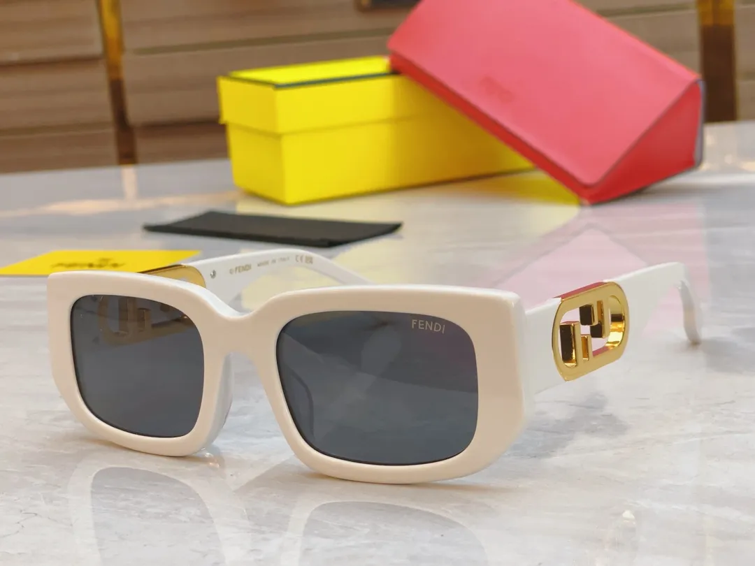 FENDI ブラックゴールド サングラス FE8362 - 画像 (5)