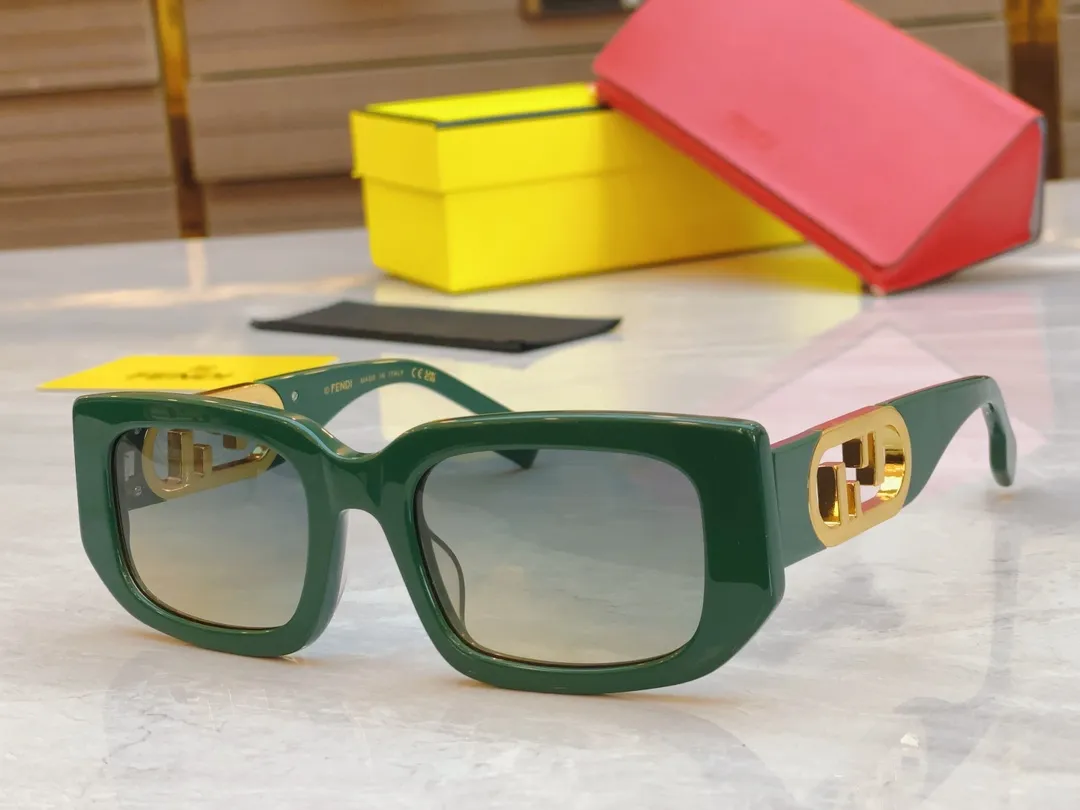 FENDI ブラックゴールド サングラス FE8362 - 画像 (6)