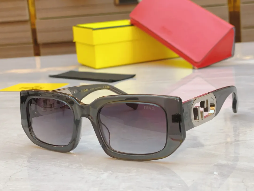 FENDI ブラックゴールド サングラス FE8362 - 画像 (7)