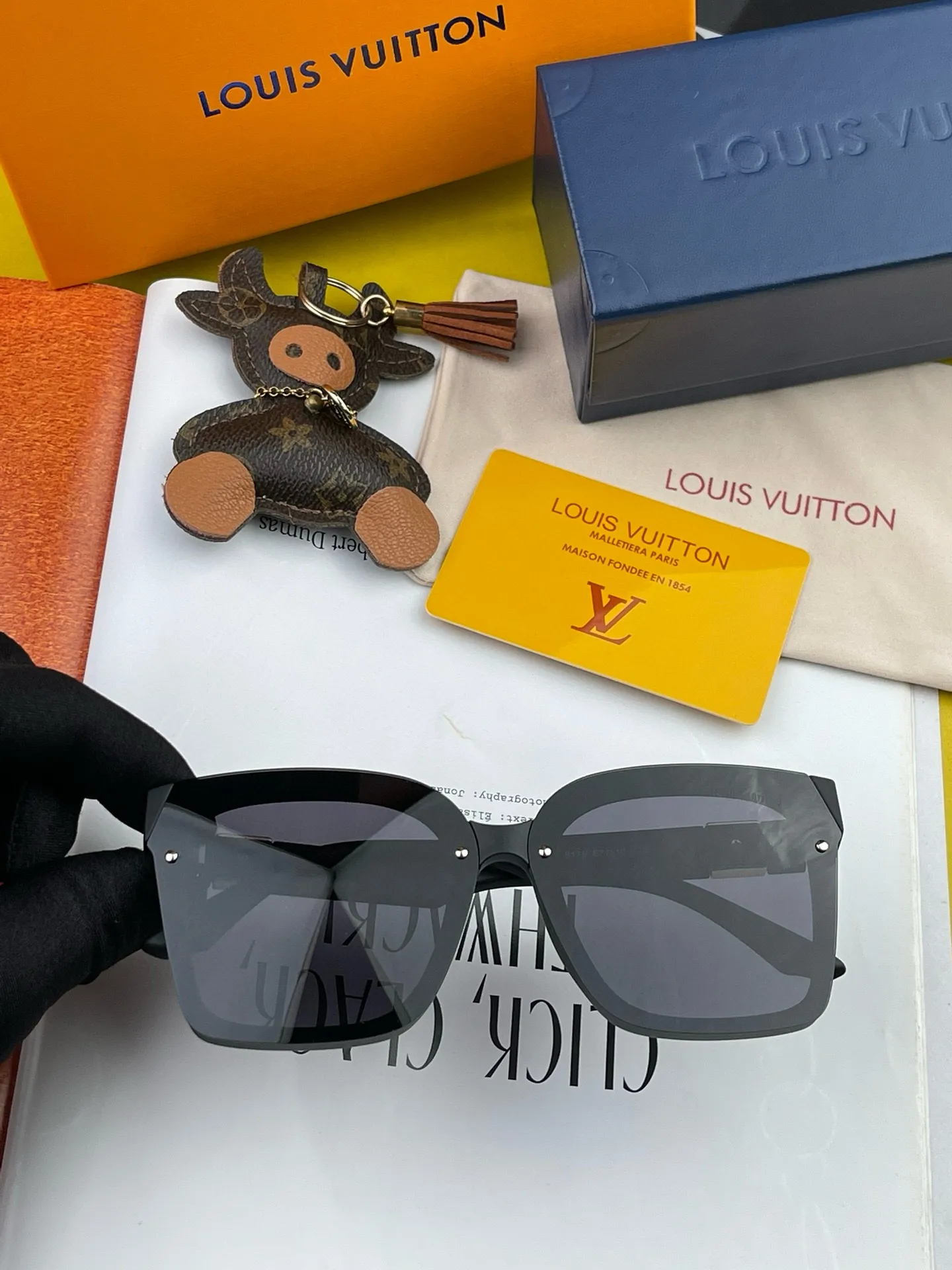 Louis Vuitton シリーズL1765 ブラックスクエアサングラス - 画像 (6)