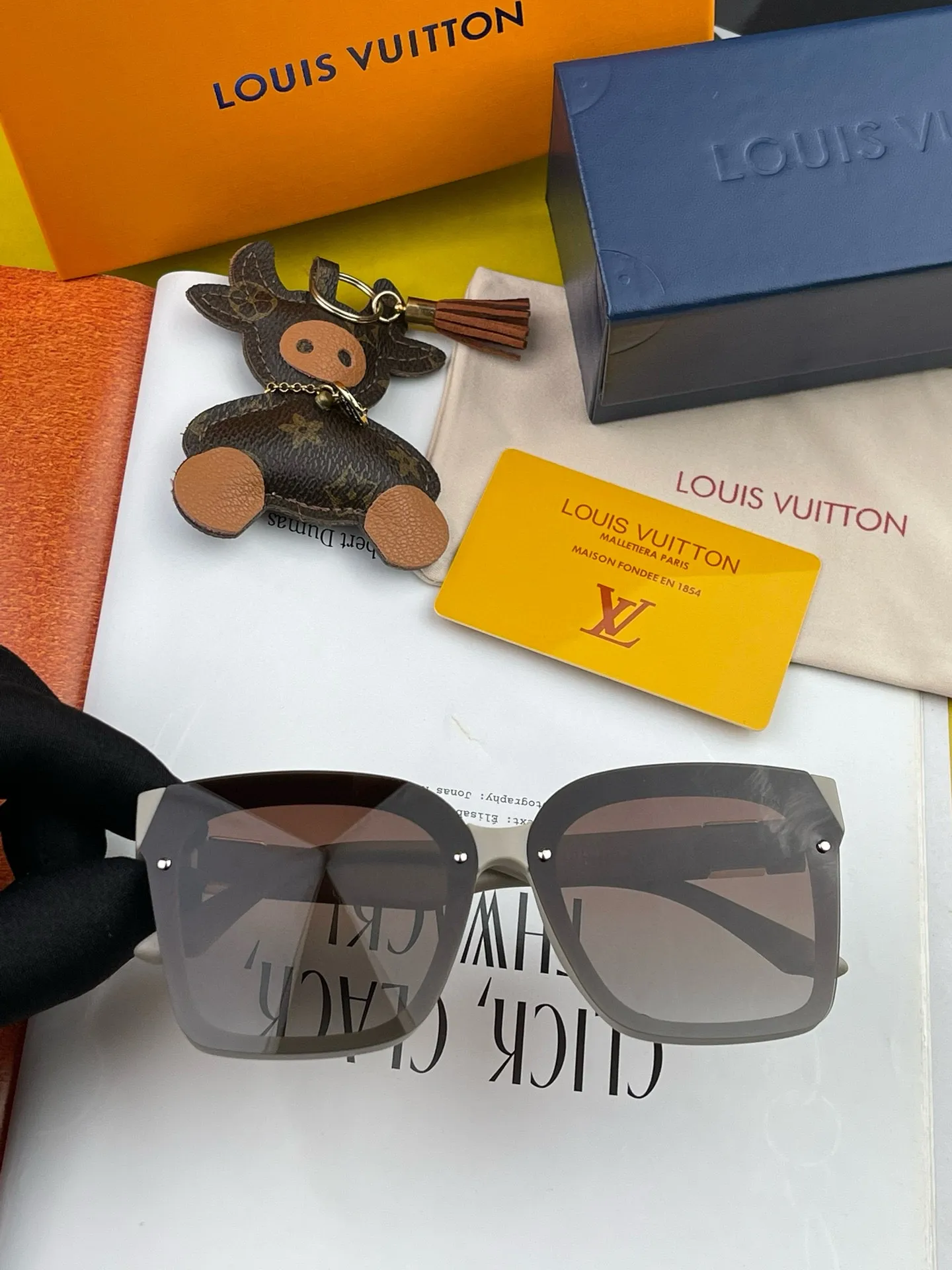 Louis Vuitton シリーズL1765 ブラックスクエアサングラス - 画像 (7)