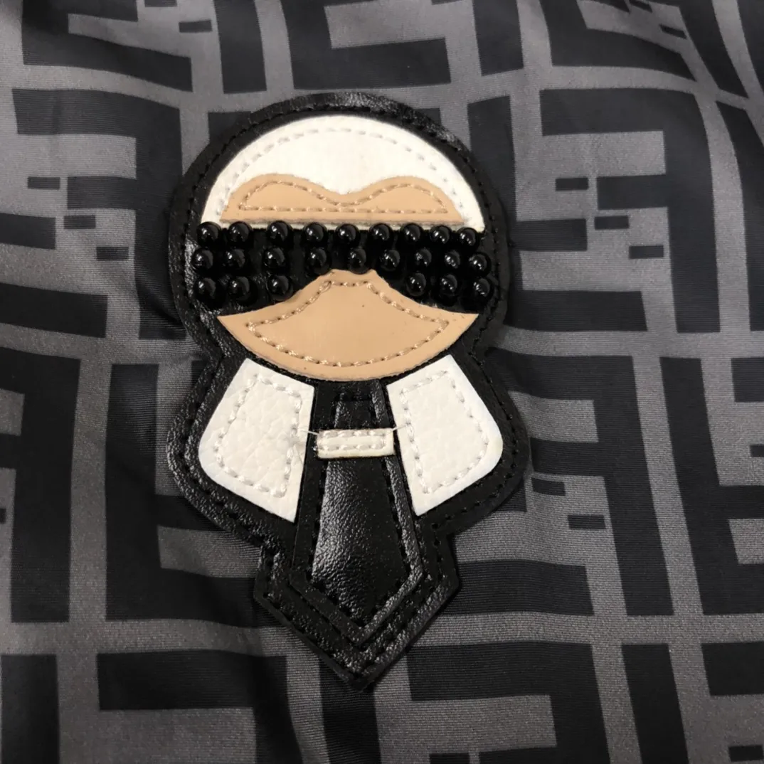 FENDI 2025春先の新作ダークグレーのフード付きジャケット - 画像 (5)