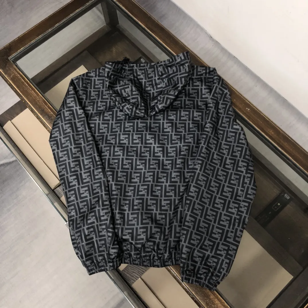 FENDI 2025春先の新作ダークグレーのフード付きジャケット - 画像 (10)