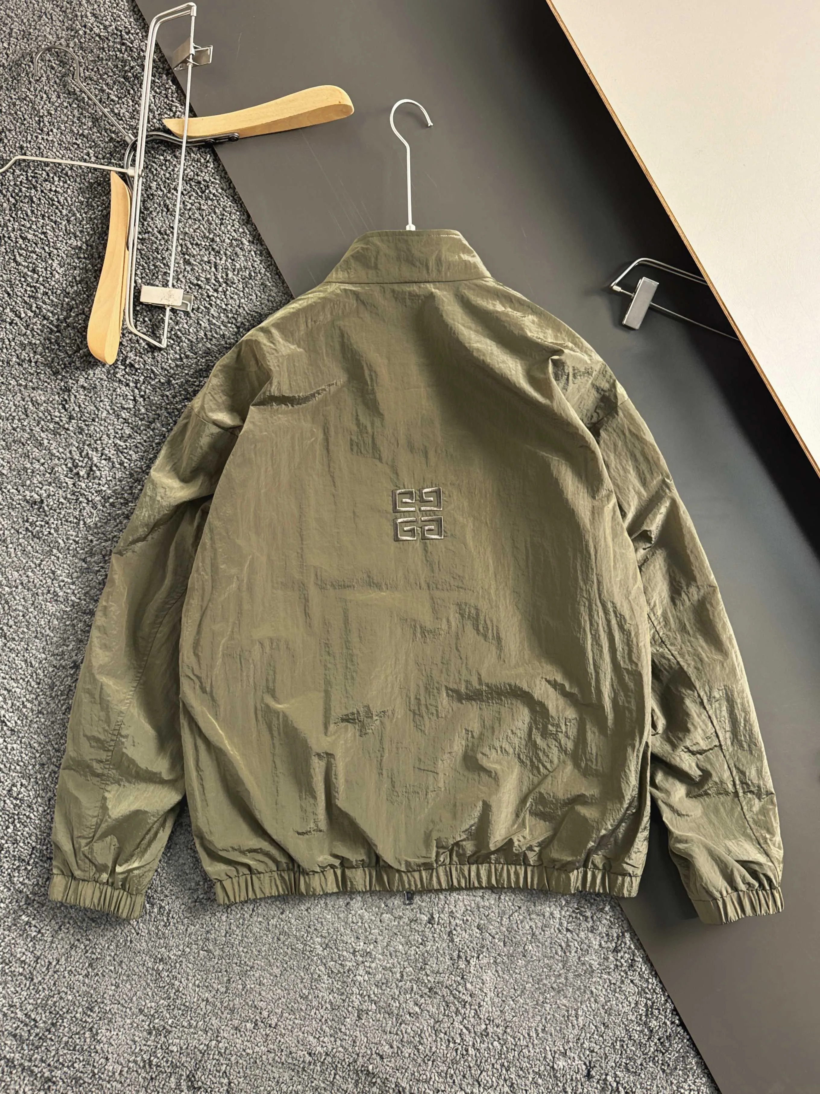 Givenchy 軍緑色クラシックジャケット ロゴ付き - 画像 (3)