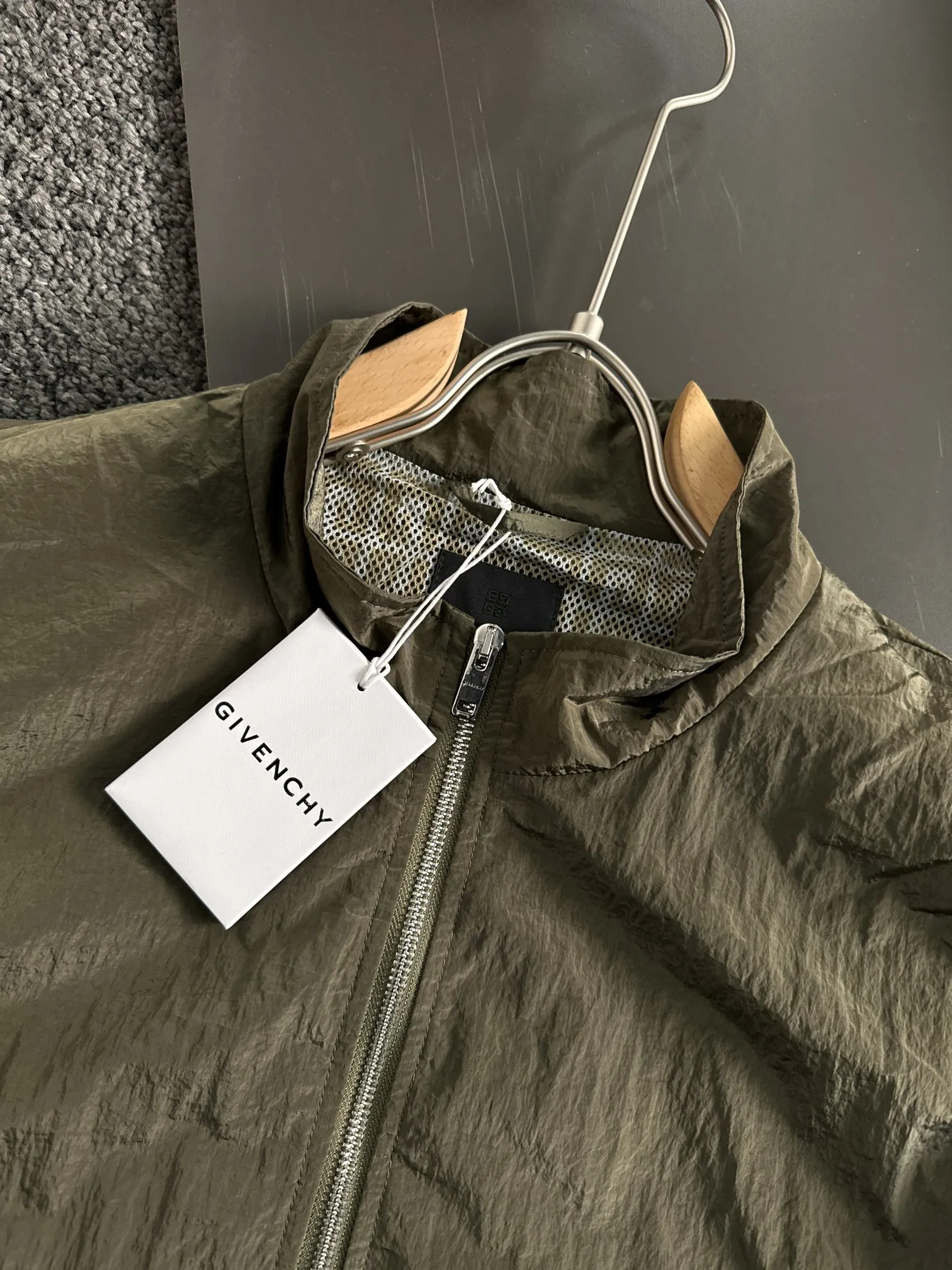 Givenchy 軍緑色クラシックジャケット ロゴ付き - 画像 (5)