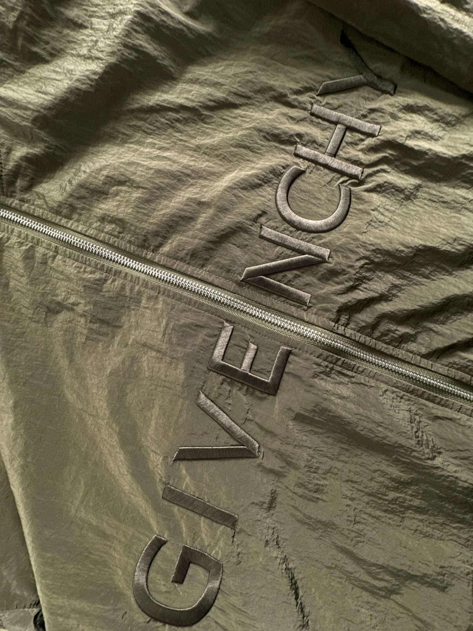 Givenchy 軍緑色クラシックジャケット ロゴ付き - 画像 (7)