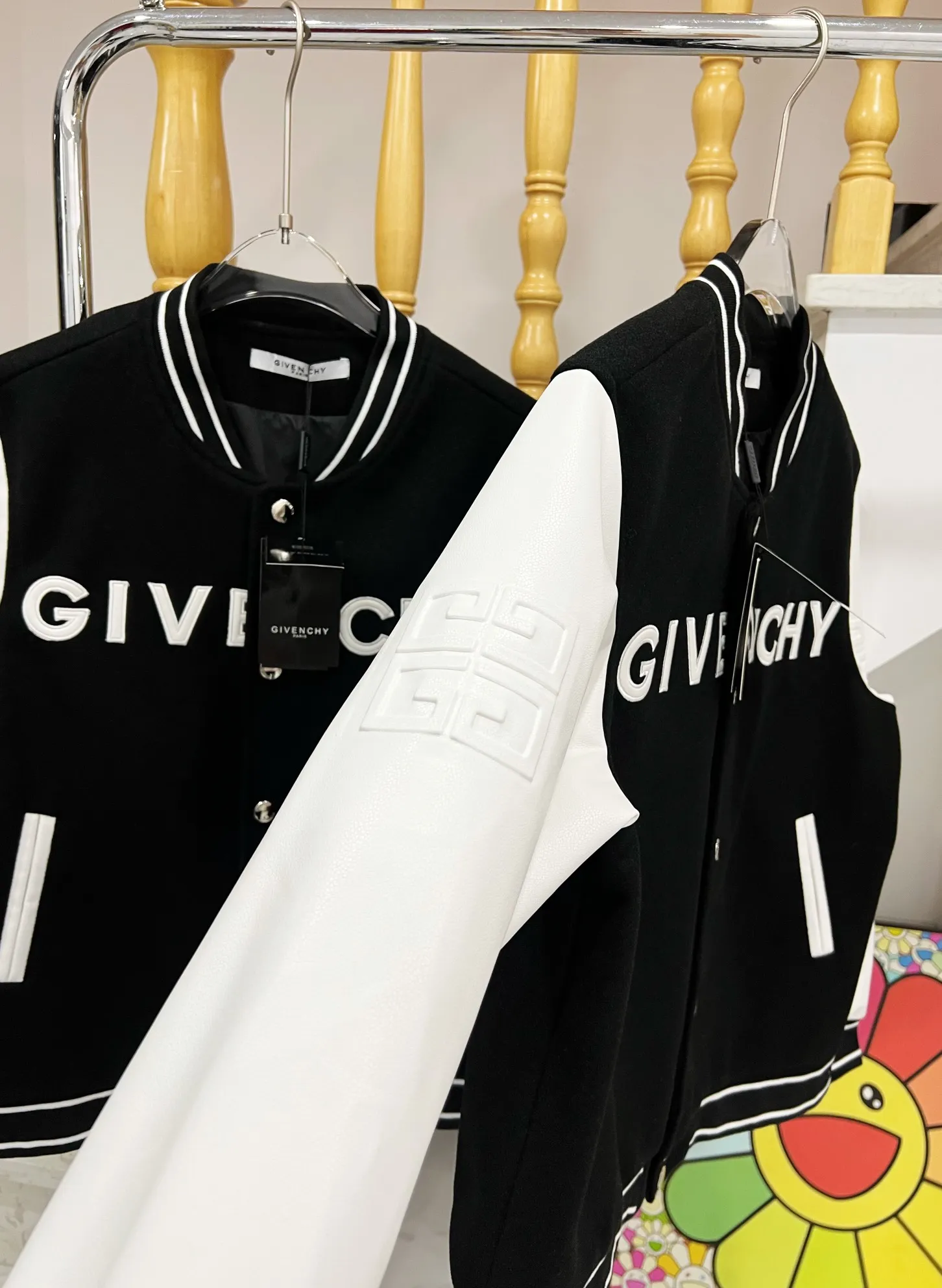 ジバンシィ ブラックホワイト刺繍レタージャケット - 画像 (4)