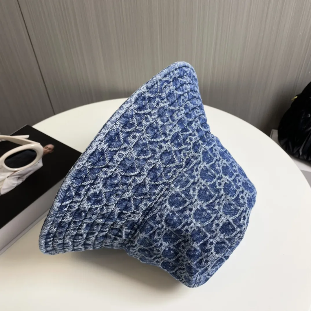 Christian Dior ブルーカウボーイバケットハット、新しいスタイルの大きなつば - 画像 (10)