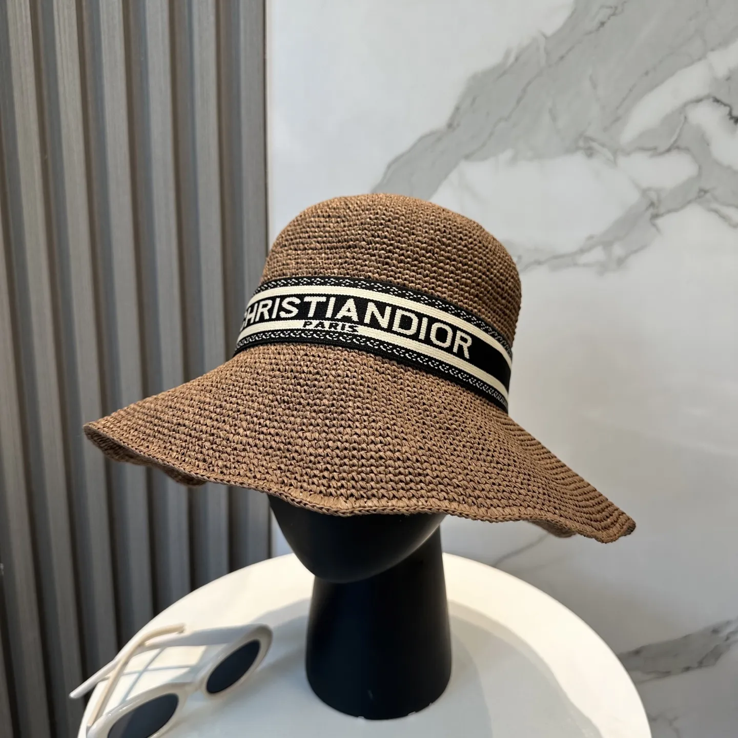 Christian Dior 茶色の日焼け防止バケットハット