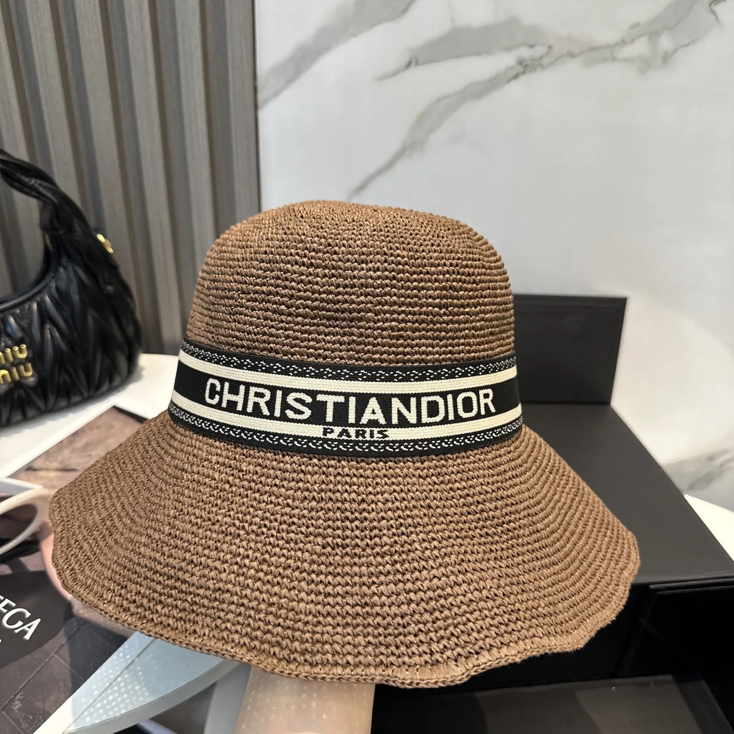 Christian Dior 茶色の日焼け防止バケットハット - 画像 (3)