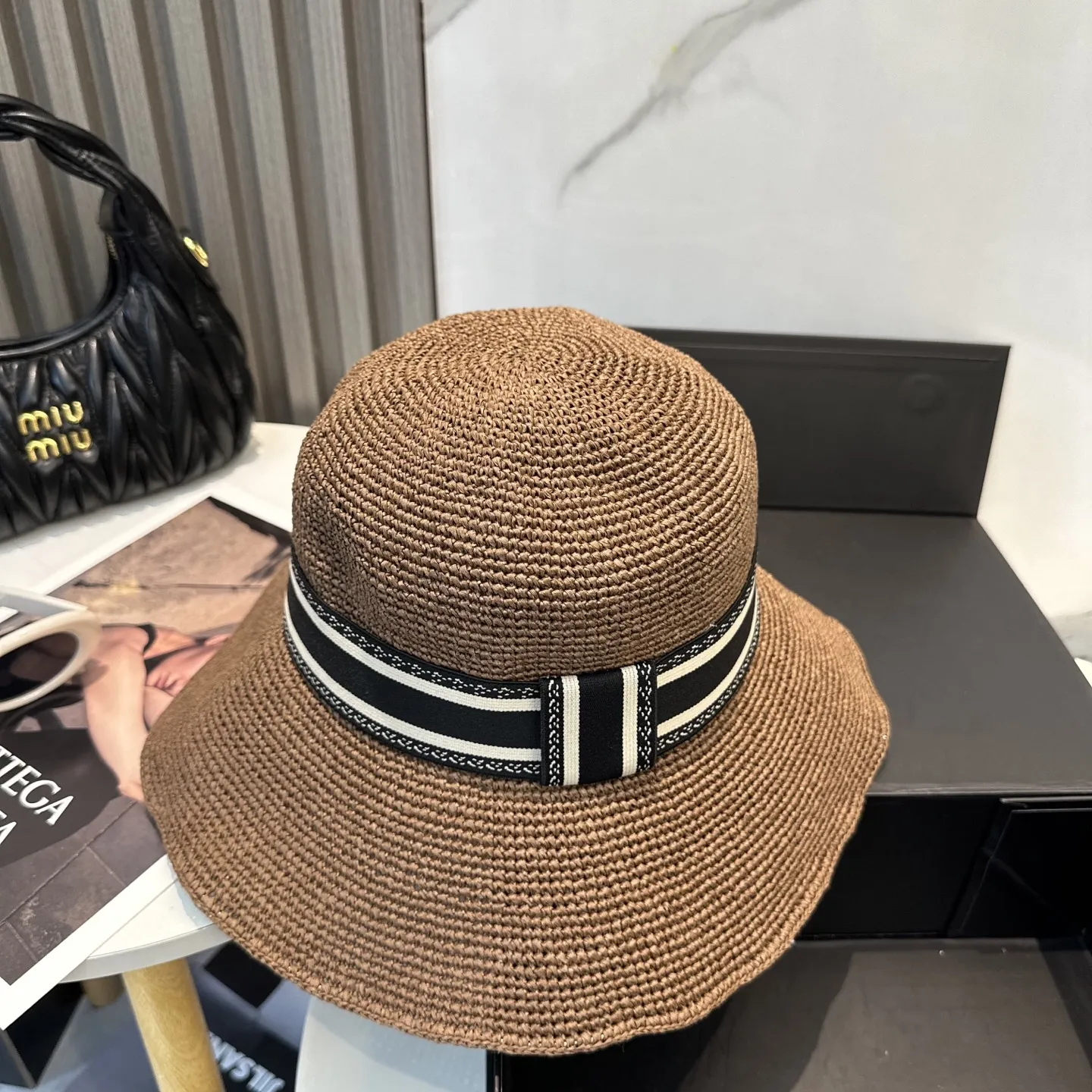 Christian Dior 茶色の日焼け防止バケットハット - 画像 (4)