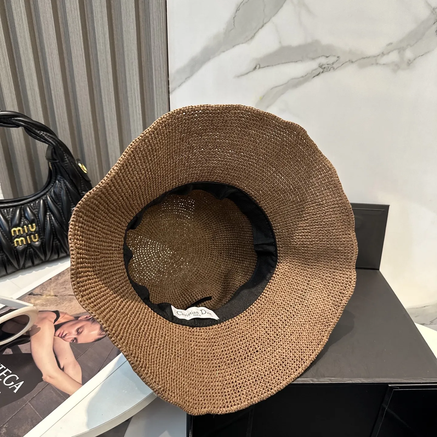 Christian Dior 茶色の日焼け防止バケットハット - 画像 (5)