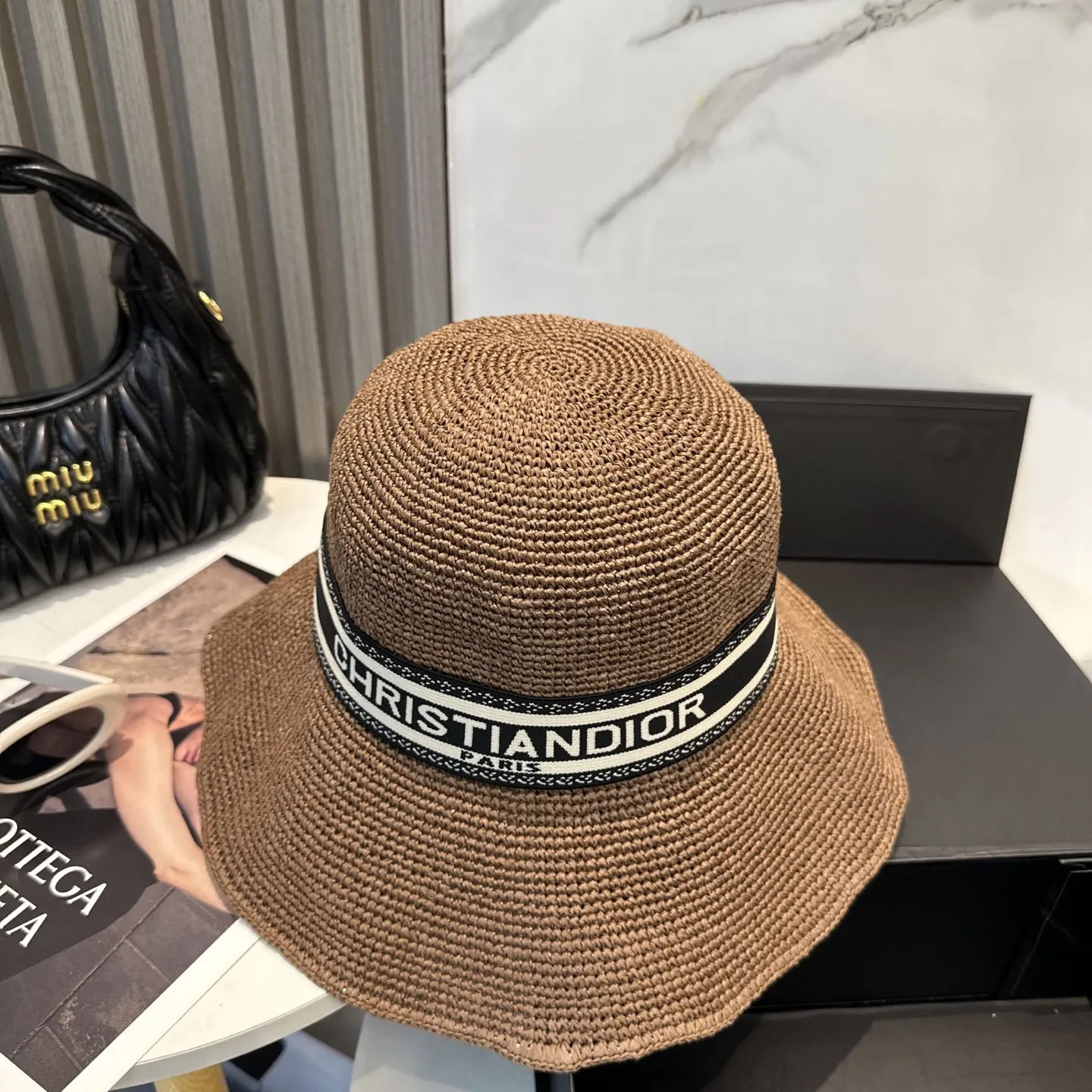 Christian Dior 茶色の日焼け防止バケットハット - 画像 (6)