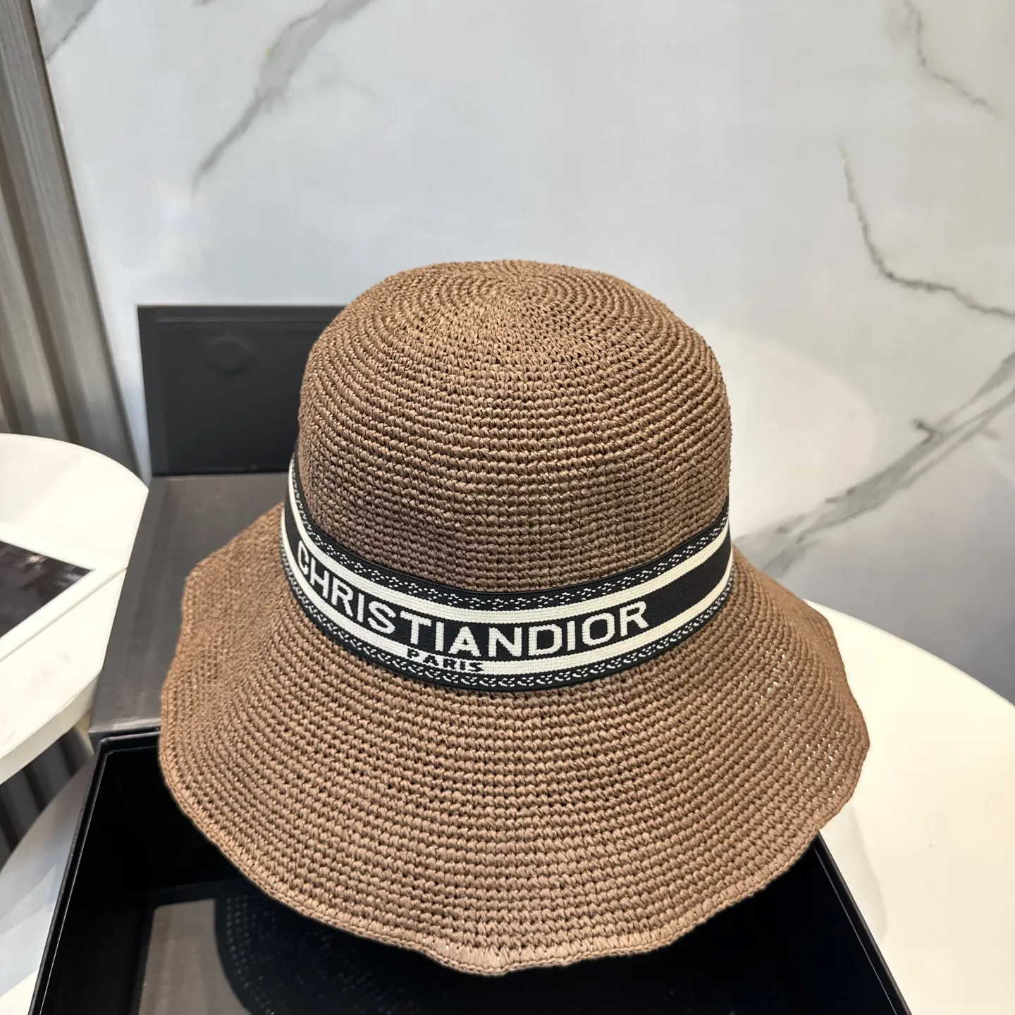 Christian Dior 茶色の日焼け防止バケットハット - 画像 (7)